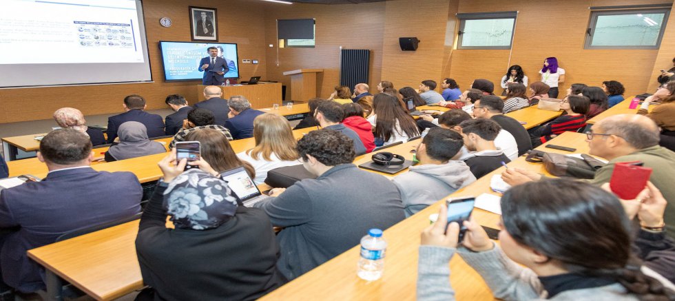 BİK Genel Müdürü Abdulkadir Çay, İstanbul Üniversitesi öğrencileriyle buluştu